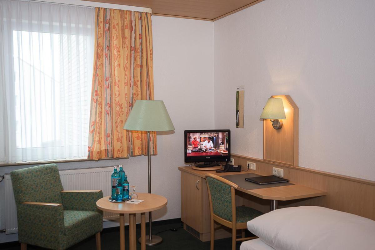 Hotel-Gasthof Weisses Ross Швайг-бай-Нюрнберг Экстерьер фото