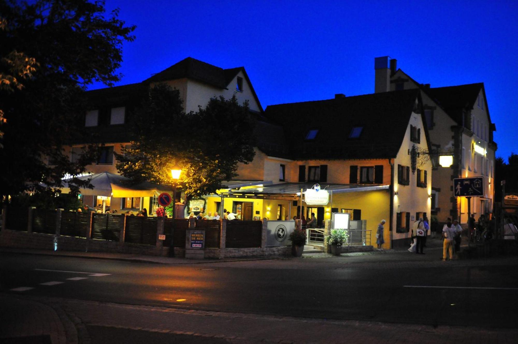 Hotel-Gasthof Weisses Ross Швайг-бай-Нюрнберг Экстерьер фото