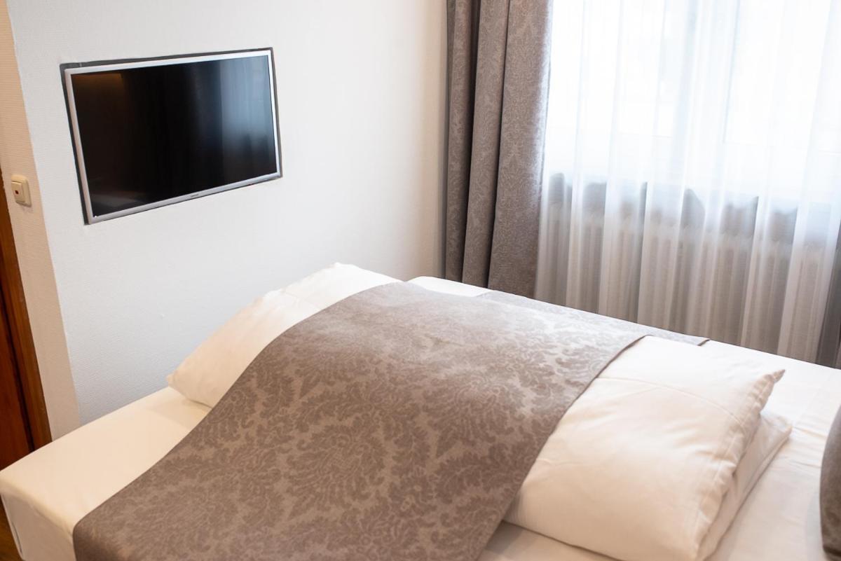 Hotel-Gasthof Weisses Ross Швайг-бай-Нюрнберг Экстерьер фото