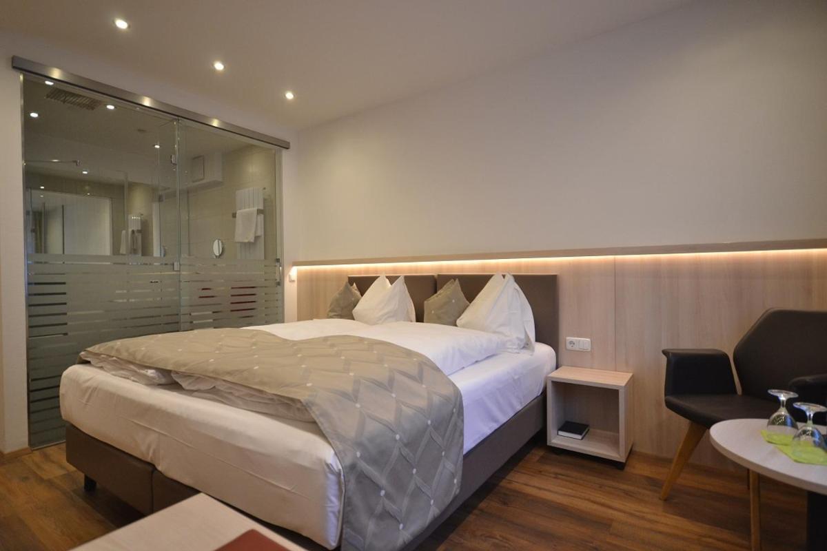 Hotel-Gasthof Weisses Ross Швайг-бай-Нюрнберг Экстерьер фото