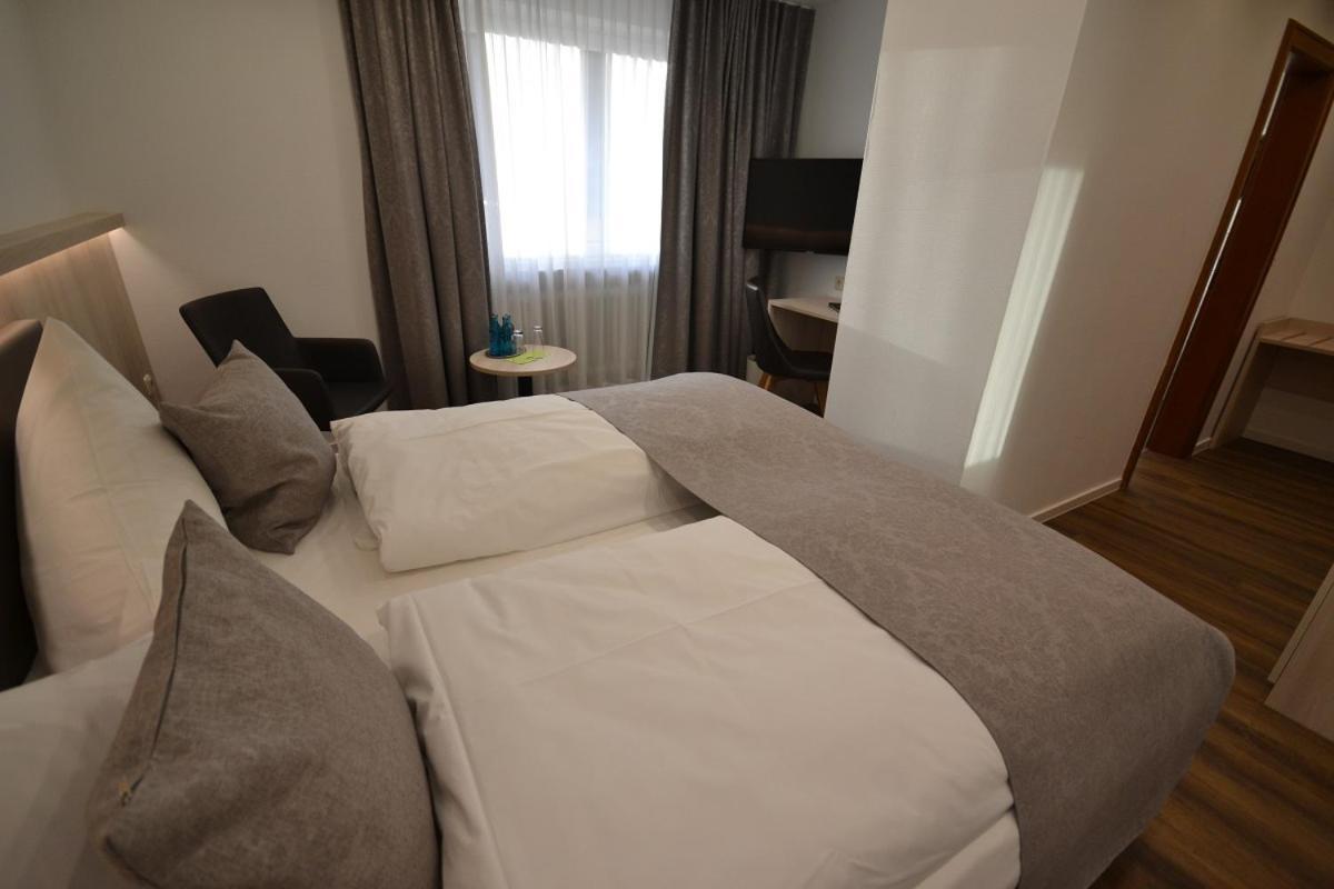 Hotel-Gasthof Weisses Ross Швайг-бай-Нюрнберг Экстерьер фото